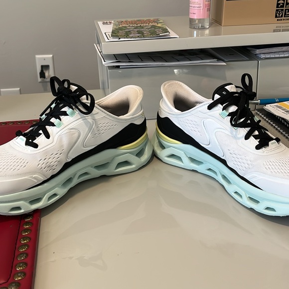 Skechers worn once size 8.5 - Picture 3 of 12